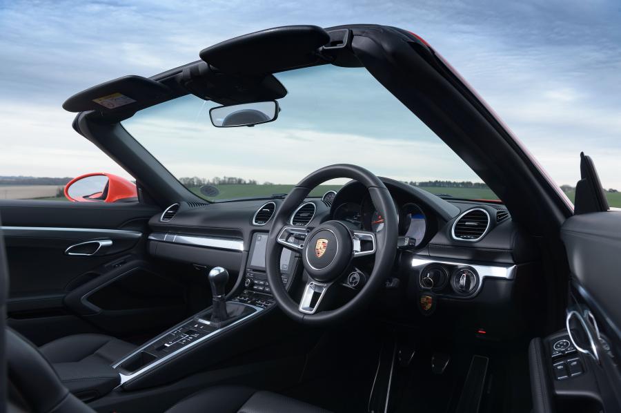  Porsche 718 Boxster S 2016 года  (UK) (фото 28 из 29)